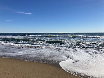 Photo of ocean with crashing waves